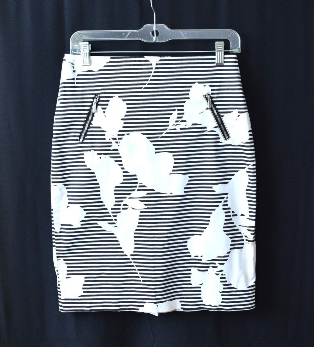 New York & Company Stretch Skirt Size 2 Black White Floral Stripe Pencil